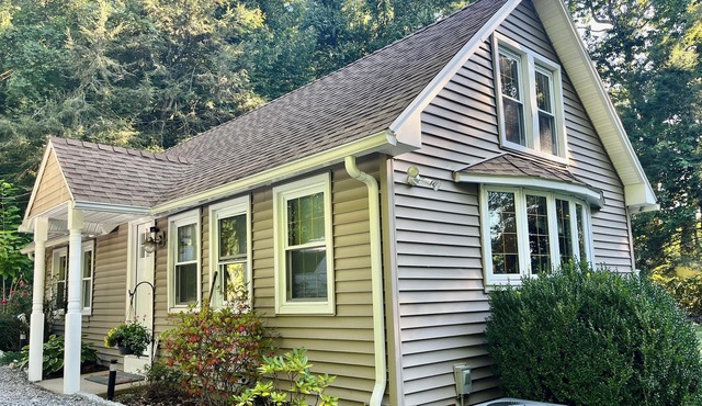 Traveler’s Dream On Bike Path! Close to Highway, Hospitals, and Schools.