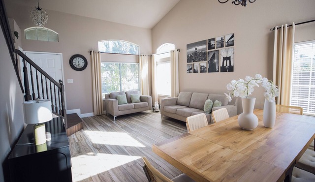 Travelers Dream! Large Home, Huge Yard, Style & Comfort