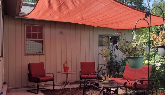 TRAVELERS! In the heart of Baraboo, close to SSM Hospital!