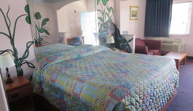 Travelers Inn and Suites Liberty