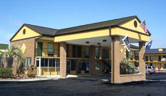 Travelers Inn & Suites