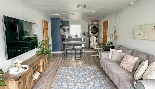 Travelers Nook close to Venice Beach!