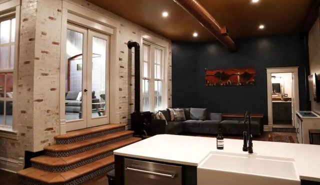 Traveler’s Oasis- Luxury Historic Loft w/Terrace