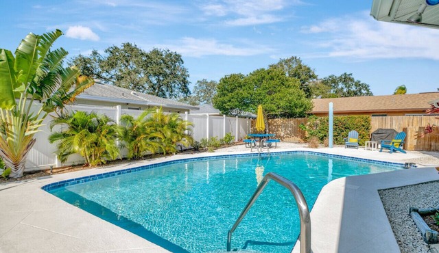 Travelers Palm HEATED Pool Smart TV's