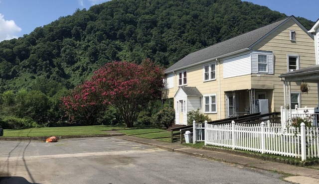 Travelers Rest slps 5 Riverview, near NRG, trails, fishing. NRG, Falls, & more.