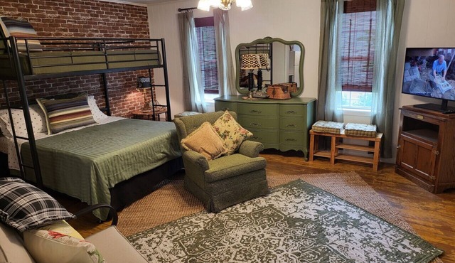 Traveling Professionals are welcome at the Shelby Wharf