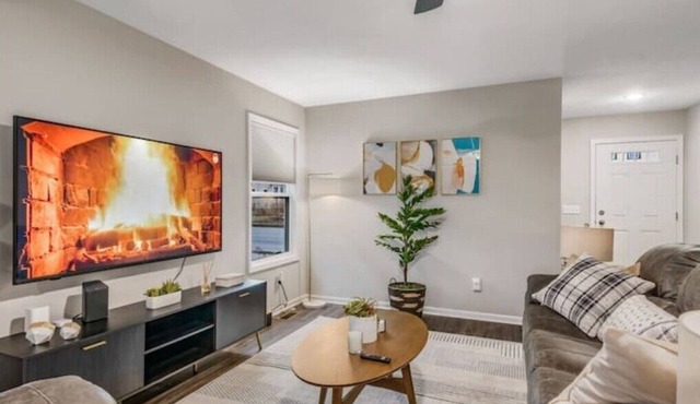 Traveling worker-ready Transitional Modern Home!