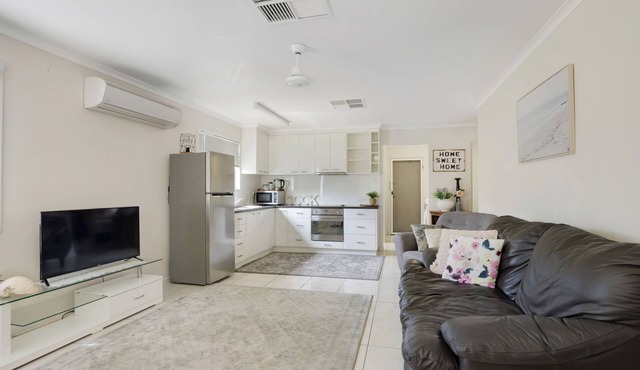 Traveller's Bliss - 2 Bed Self Contained Unit