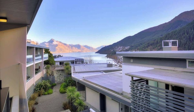 Travellers Oasis, Central Queenstown