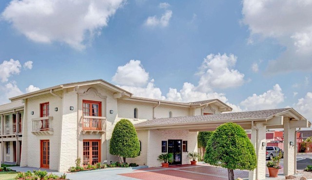 Travelodge by Wyndham North Richland Hills/Dallas/Ft Worth