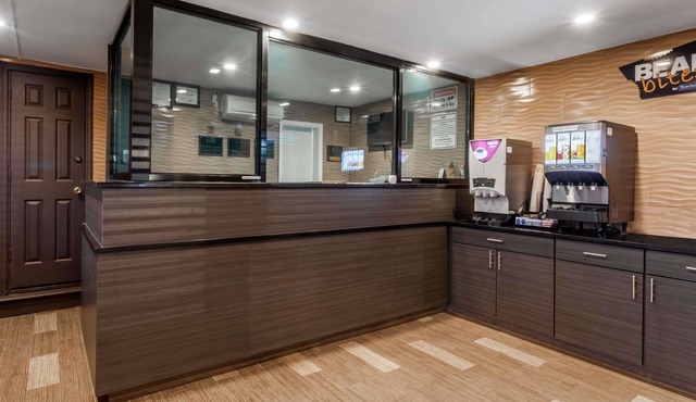 Travelodge by Wyndham South Hackensack