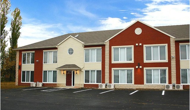 Travelodge by Wyndham Drummondville
