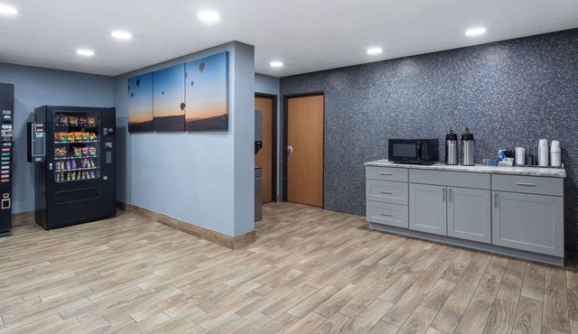 Travelodge by Wyndham Albuquerque East