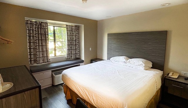 Travelodge by Wyndham Arlington/Dallas Area