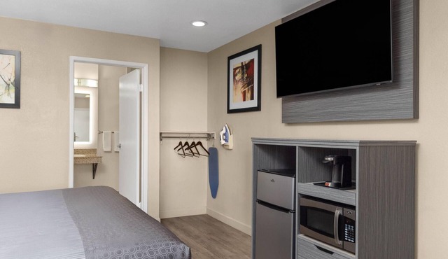 Travelodge by Wyndham Banning CA Near Casino/Outlet Mall