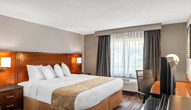 Travelodge by Wyndham Bloomington