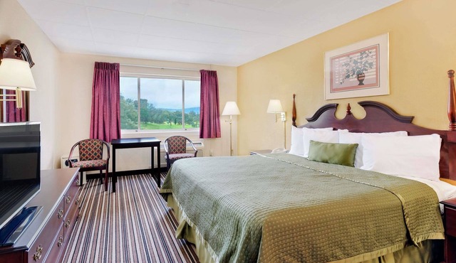 Travelodge by Wyndham Chambersburg