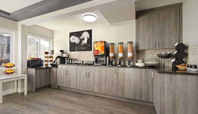 Travelodge by Wyndham Calgary South