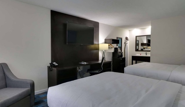 Travelodge by Wyndham Calhoun South I-75