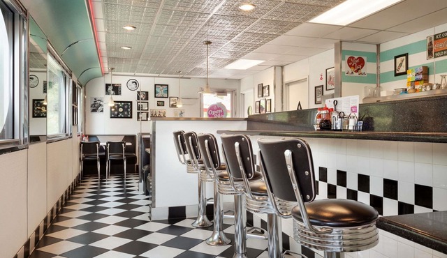 Travelodge by Wyndham Dunsmuir