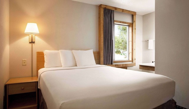 Travelodge by Wyndham Edgemont