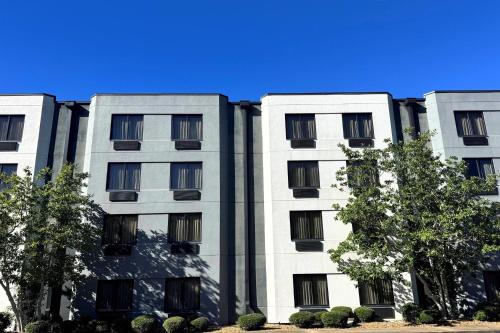 Travelodge by Wyndham Flowood Jackson Airport North