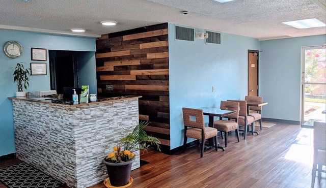 Travelodge by Wyndham Forsyth