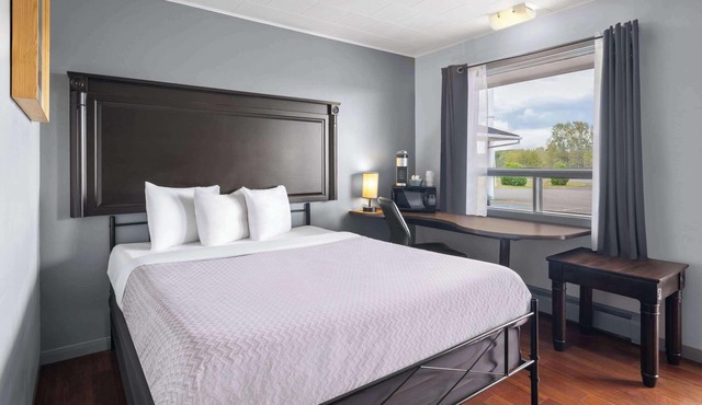 Travelodge by Wyndham Grand Falls