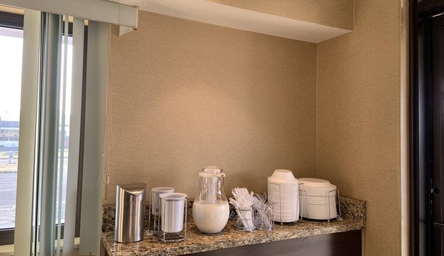 Travelodge by Wyndham Holland/Toledo