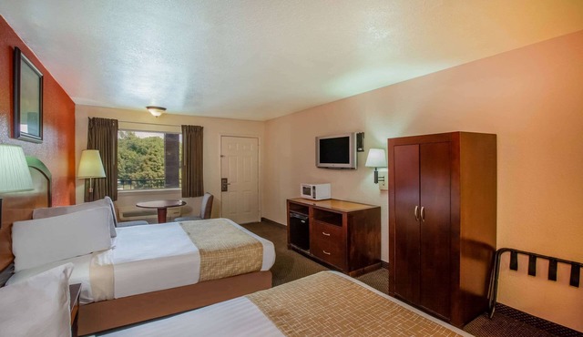 Travelodge by Wyndham Houston Hobby Airport
