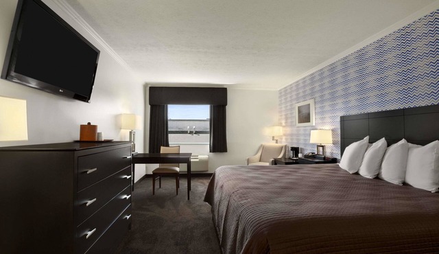 Travelodge by Wyndham Hubbard OH