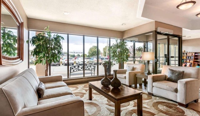 Travelodge by Wyndham Kingston LaSalle Hotel