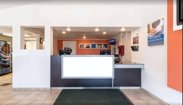 Travelodge by Wyndham Lansing