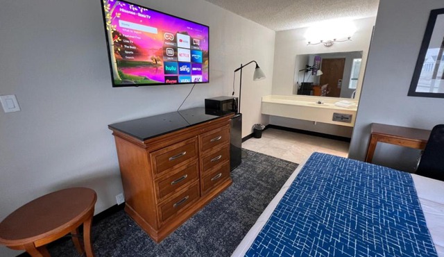 Travelodge by Wyndham Lincoln Northeast
