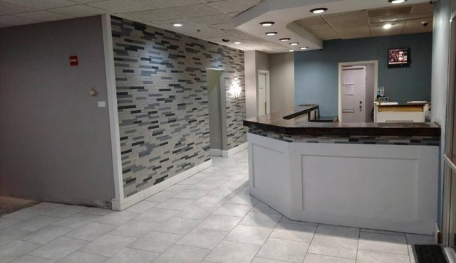 Travelodge by Wyndham Lincoln Northeast
