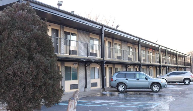 Travelodge by Wyndham Livonia Canton Novi Detroit Area