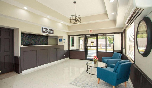 Travelodge by Wyndham Macon West