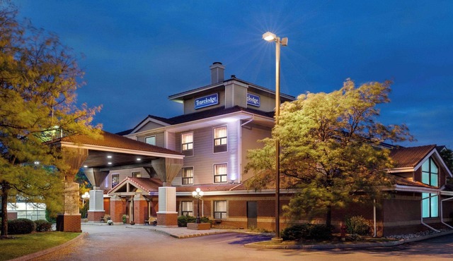 Travelodge by Wyndham Oshawa Whitby
