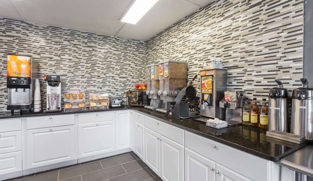 Travelodge by Wyndham Savannah Area/Richmond Hill