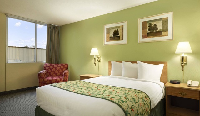 Travelodge by Wyndham Sturgis