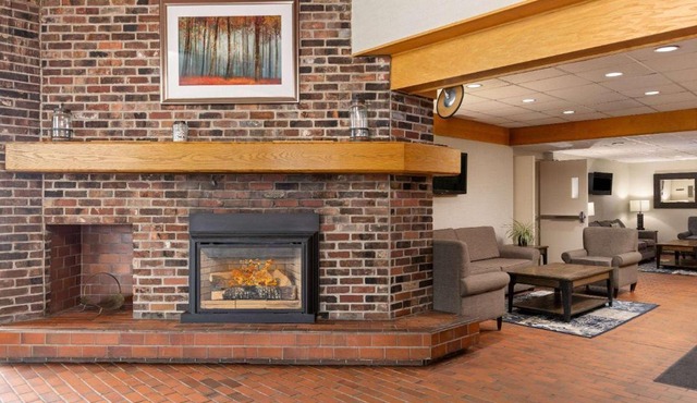 Travelodge by Wyndham Thunder Bay ON