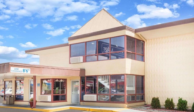 Travelodge by Wyndham Terre Haute