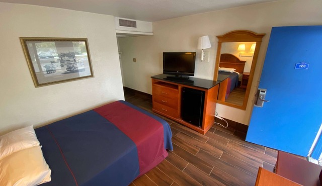 Travelodge by Wyndham Grand Rapids North