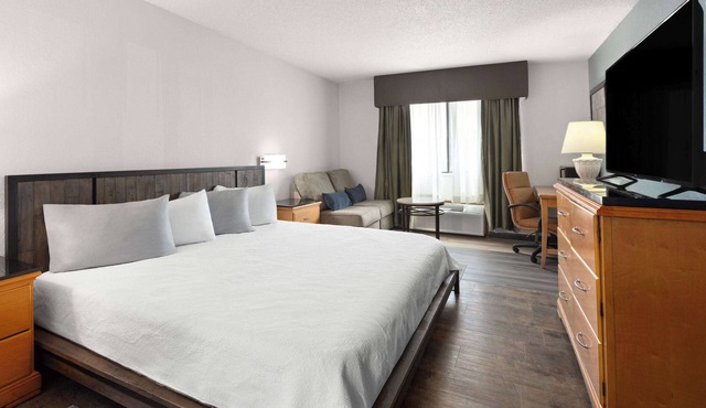 Travelodge by Wyndham Redwood Falls