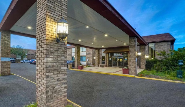Travelodge by Wyndham Vernon CT