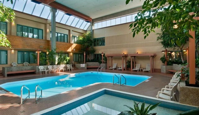 Travelodge by Wyndham Winnipeg East