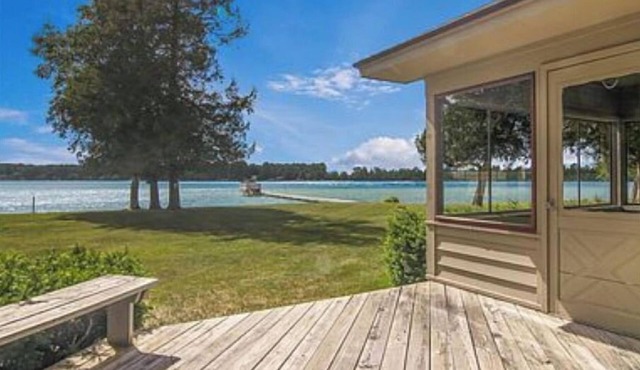 Traverse City Interlochen Beautiful Duck Lake Frontage Home