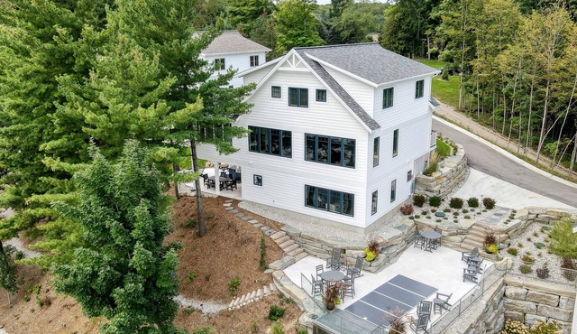 Traverse City Lakemore Resort Luxury Lakefront Home w/Hot Tub on Arbutus Lake