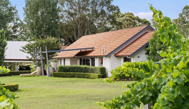 Travertine Vineyard Retreat - Stay Among the Vines