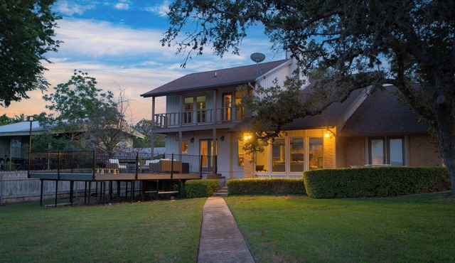 Travis by AvantStay | Waterfront Lake Retreat